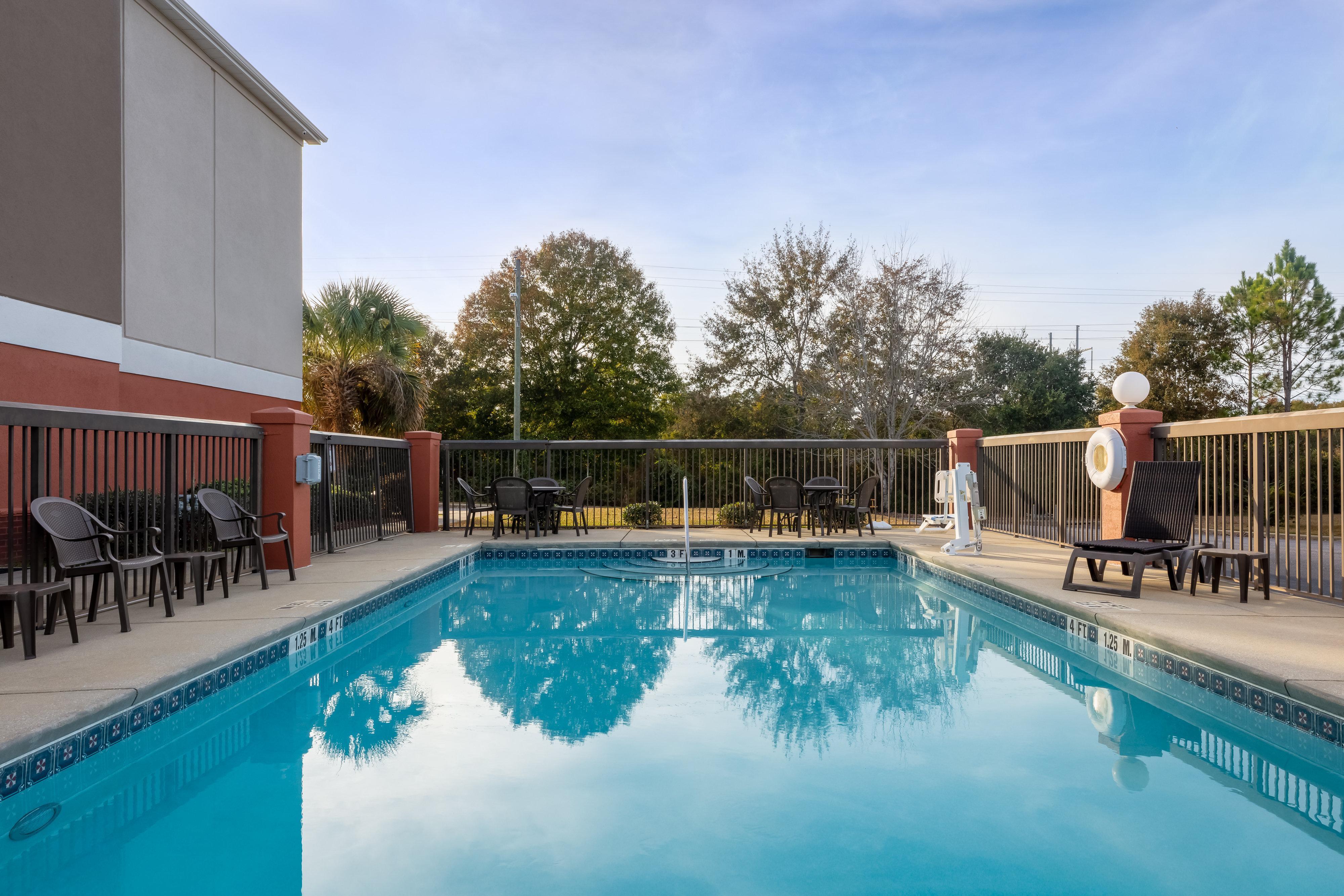 Holiday Inn Express & Suites Milton East I-10 By Ihg Eksteriør bilde