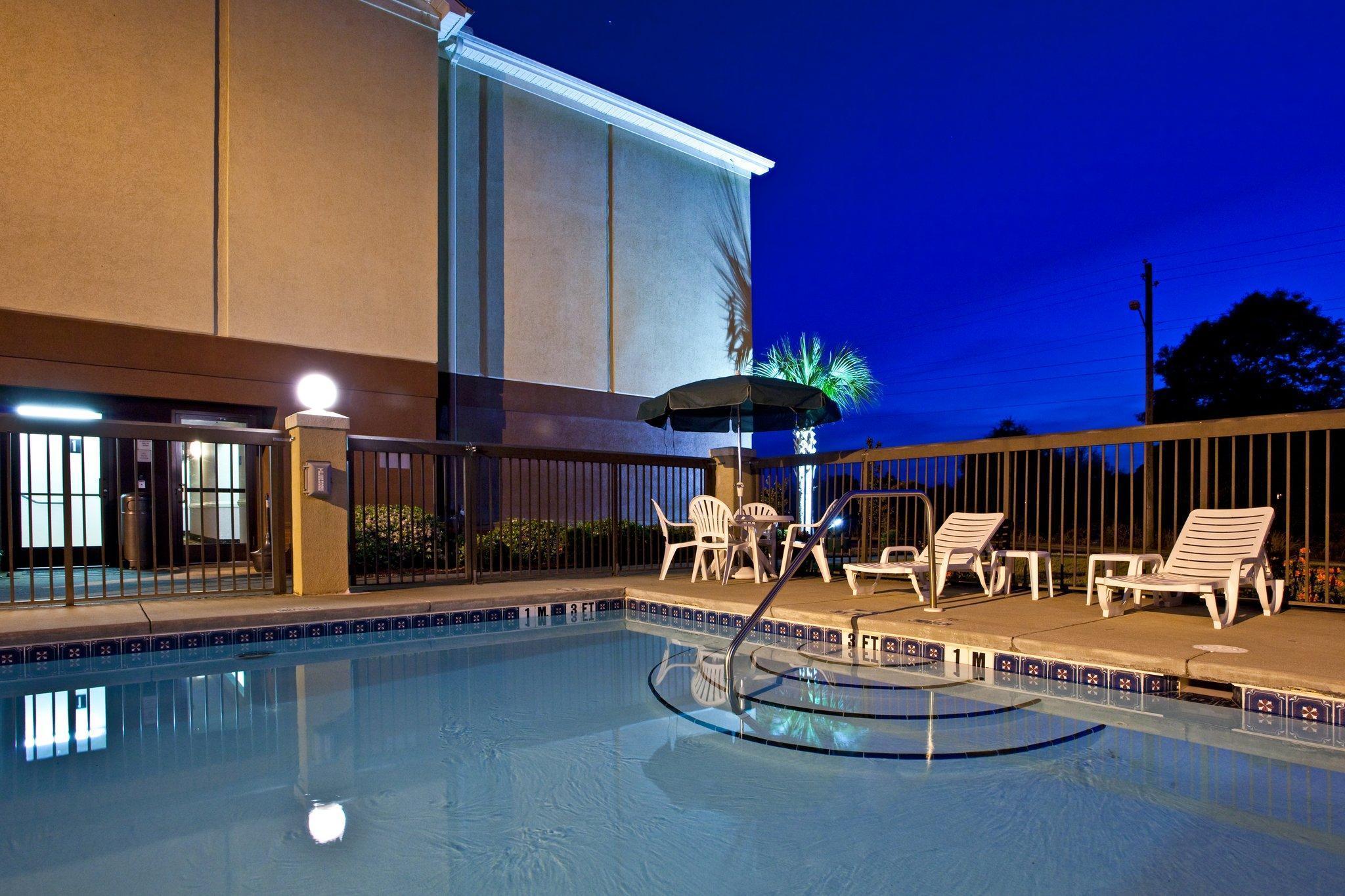 Holiday Inn Express & Suites Milton East I-10 By Ihg Eksteriør bilde
